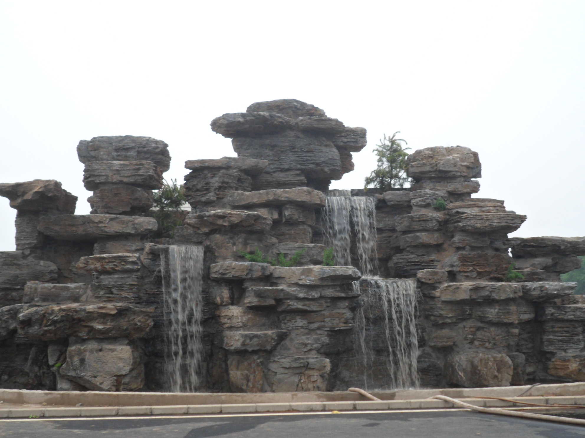 部队景观千层石假山